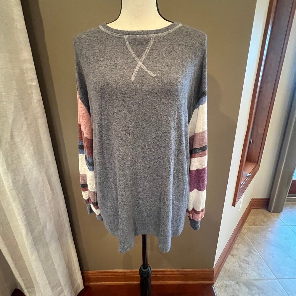 Staccato Gray Crewneck Sweater with Striped Multicolor Sleeves